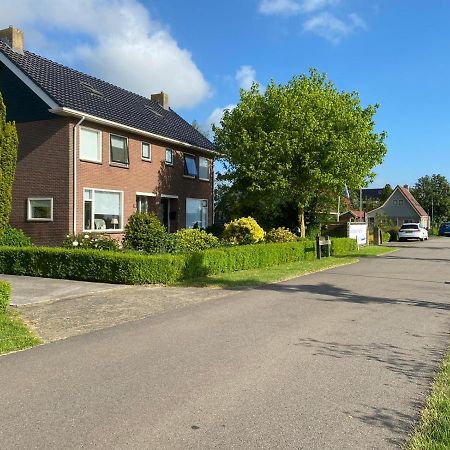 Huis Bij Het Water Met Sloepje Jutrijp Kültér fotó