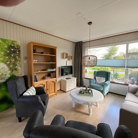 Huis Bij Het Water Met Sloepje Jutrijp Kültér fotó