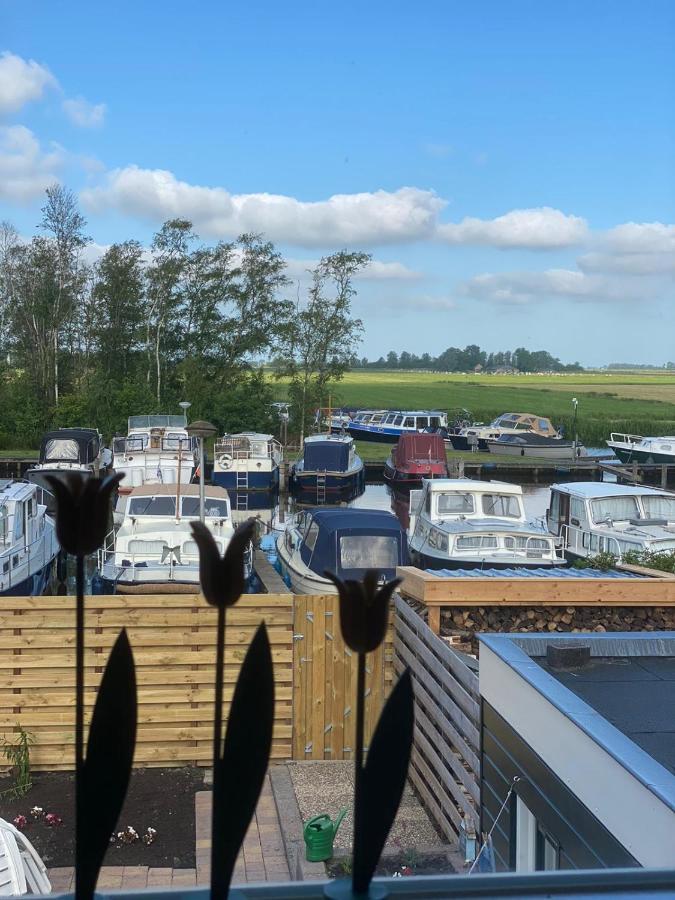Huis Bij Het Water Met Sloepje Jutrijp Kültér fotó