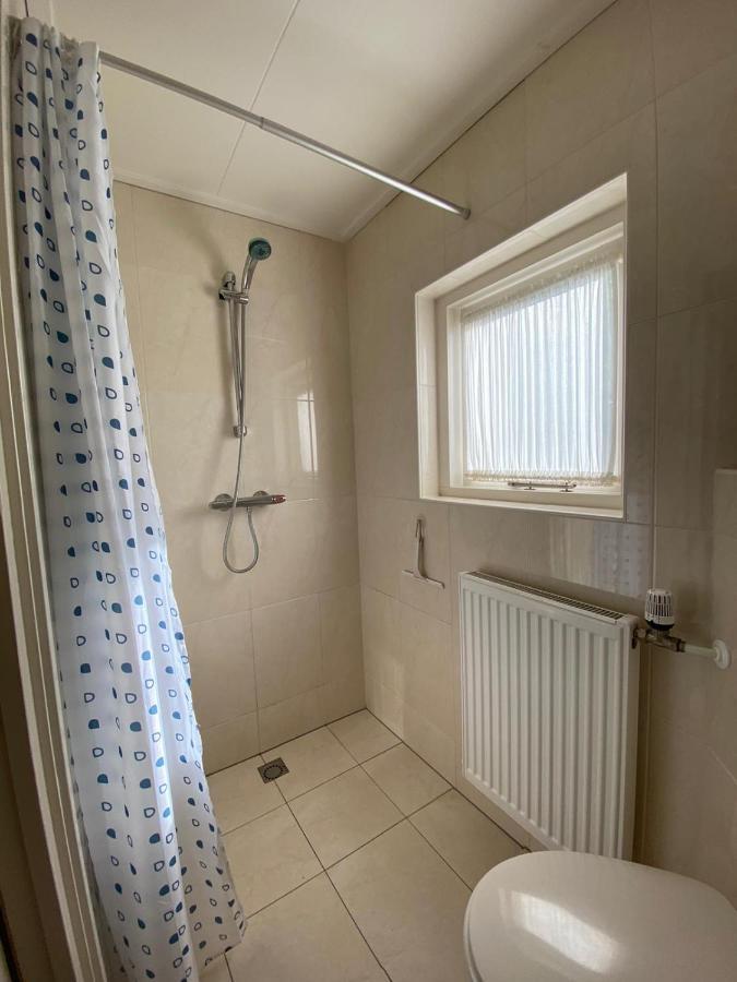 Huis Bij Het Water Met Sloepje Jutrijp Kültér fotó