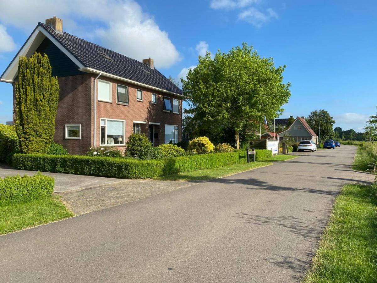 Huis Bij Het Water Met Sloepje Jutrijp Kültér fotó