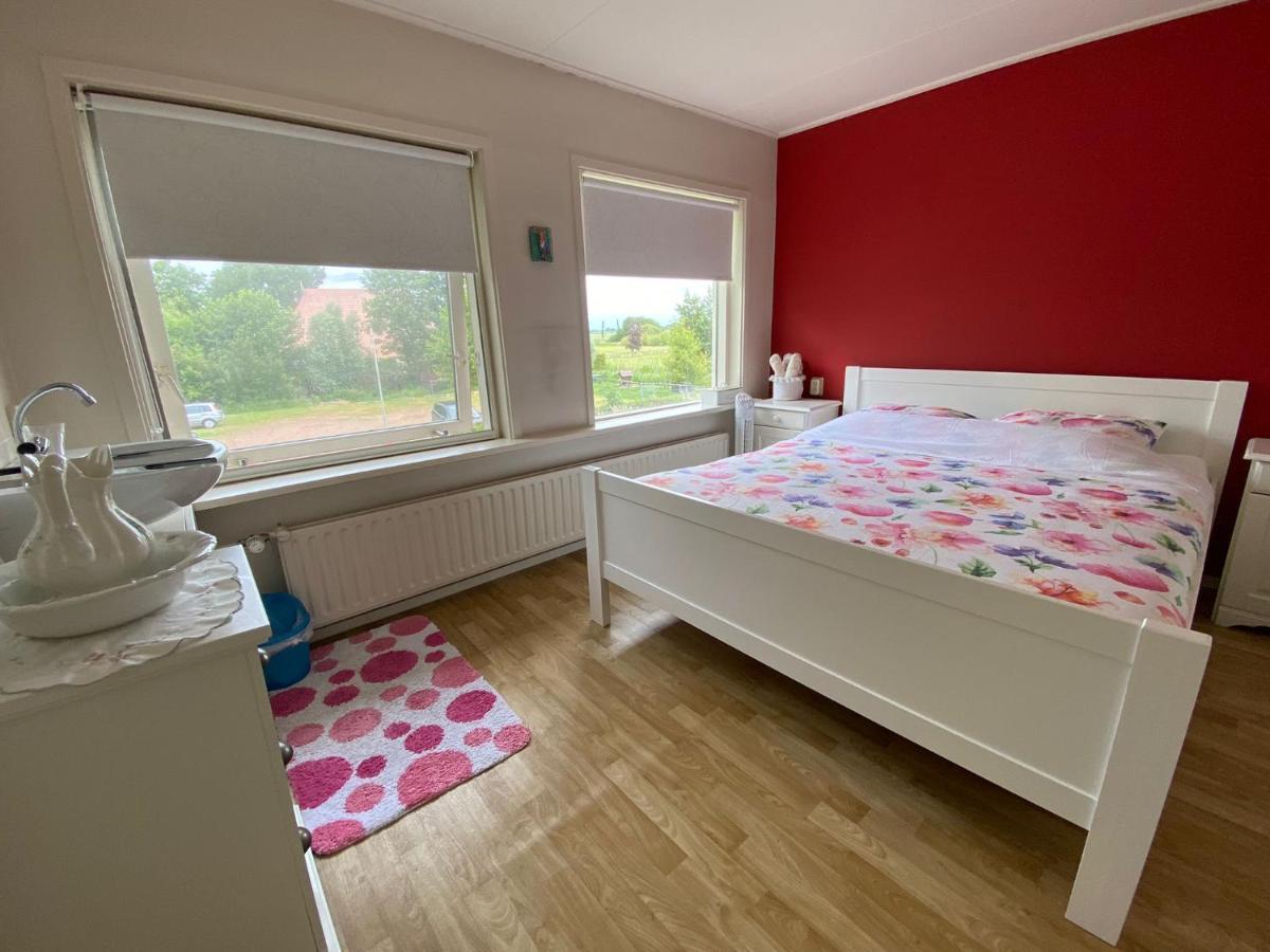 Huis Bij Het Water Met Sloepje Jutrijp Kültér fotó