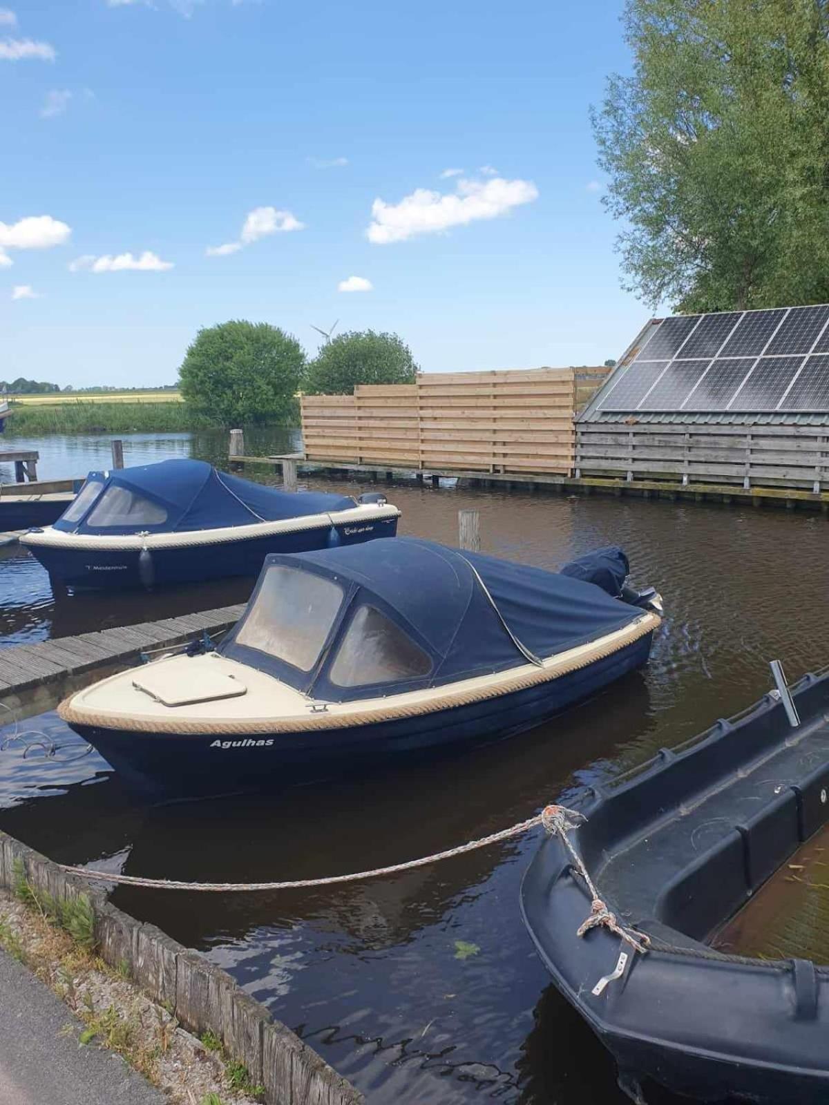 Huis Bij Het Water Met Sloepje Jutrijp Kültér fotó